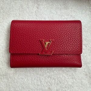 Louis Vuitton Capucines Wallet In Red Taurillon Leather